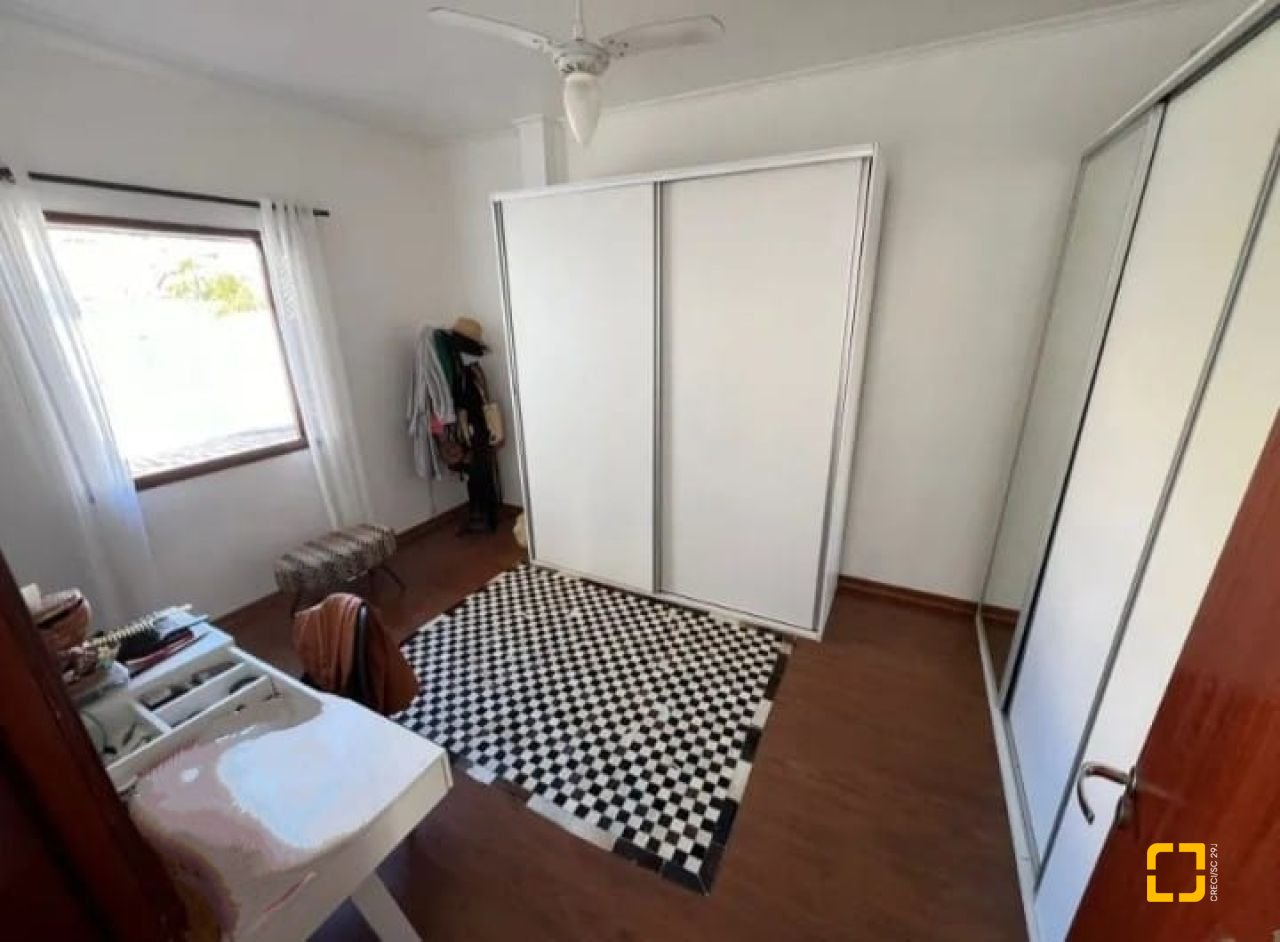 Casa com 326m², 7 garagens, no bairro Estreito em Florianópolis