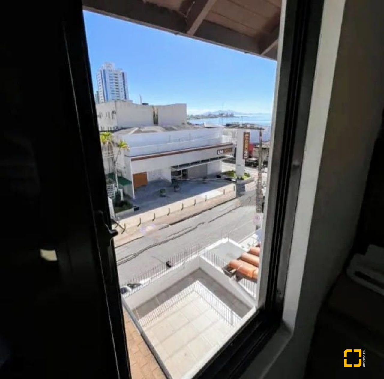 Casa com 326m², 7 garagens, no bairro Estreito em Florianópolis