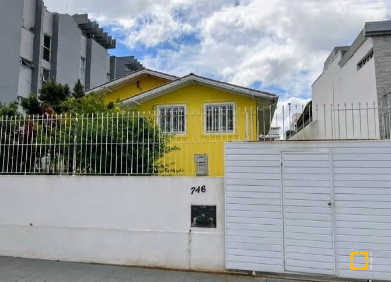Casa com 169m², 4 quartos (sendo 1 suíte), 2 garagens, no bairro Capoeiras em Florianópolis