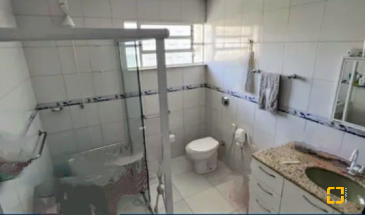 Casa com 169m², 4 quartos (sendo 1 suíte), 2 garagens, no bairro Capoeiras em Florianópolis