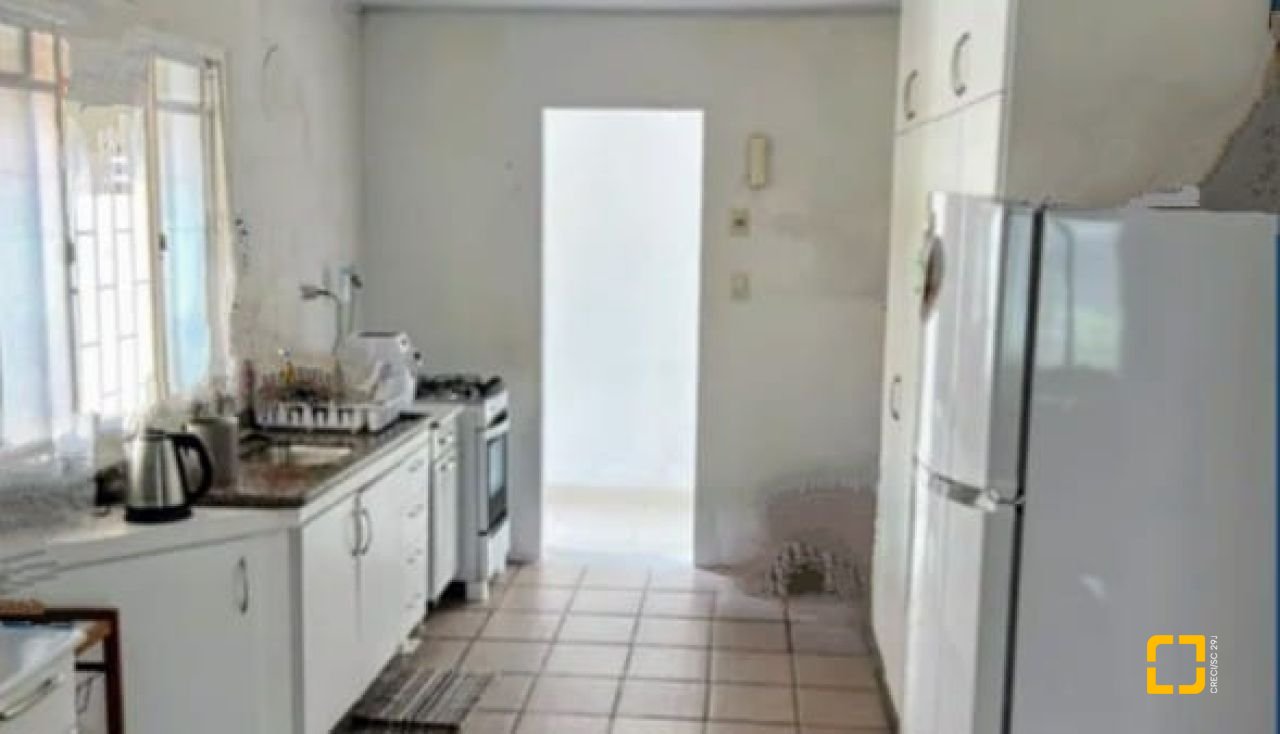 Casa com 169m², 4 quartos (sendo 1 suíte), 2 garagens, no bairro Capoeiras em Florianópolis