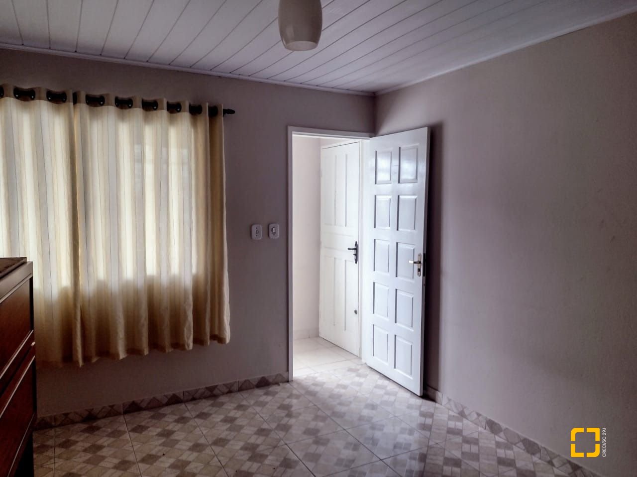 Casa com 169m², 4 quartos (sendo 1 suíte), 2 garagens, no bairro Capoeiras em Florianópolis