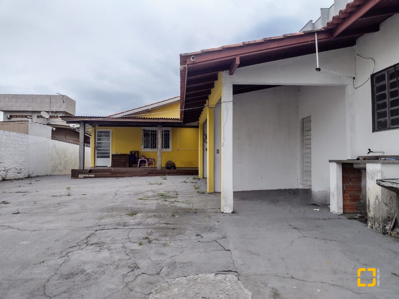 Casa com 169m², 4 quartos (sendo 1 suíte), 2 garagens, no bairro Capoeiras em Florianópolis