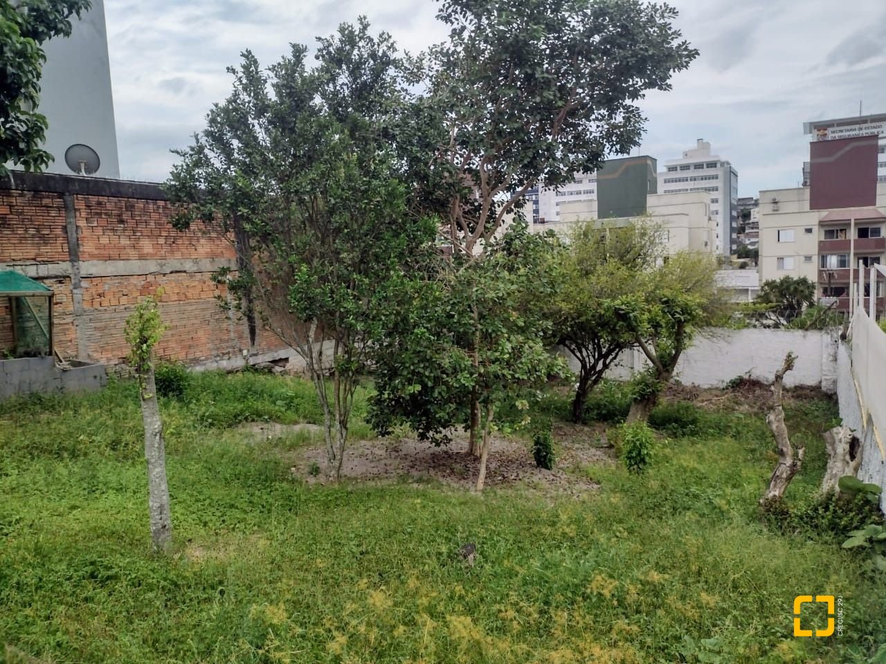 Casa com 169m², 4 quartos (sendo 1 suíte), 2 garagens, no bairro Capoeiras em Florianópolis