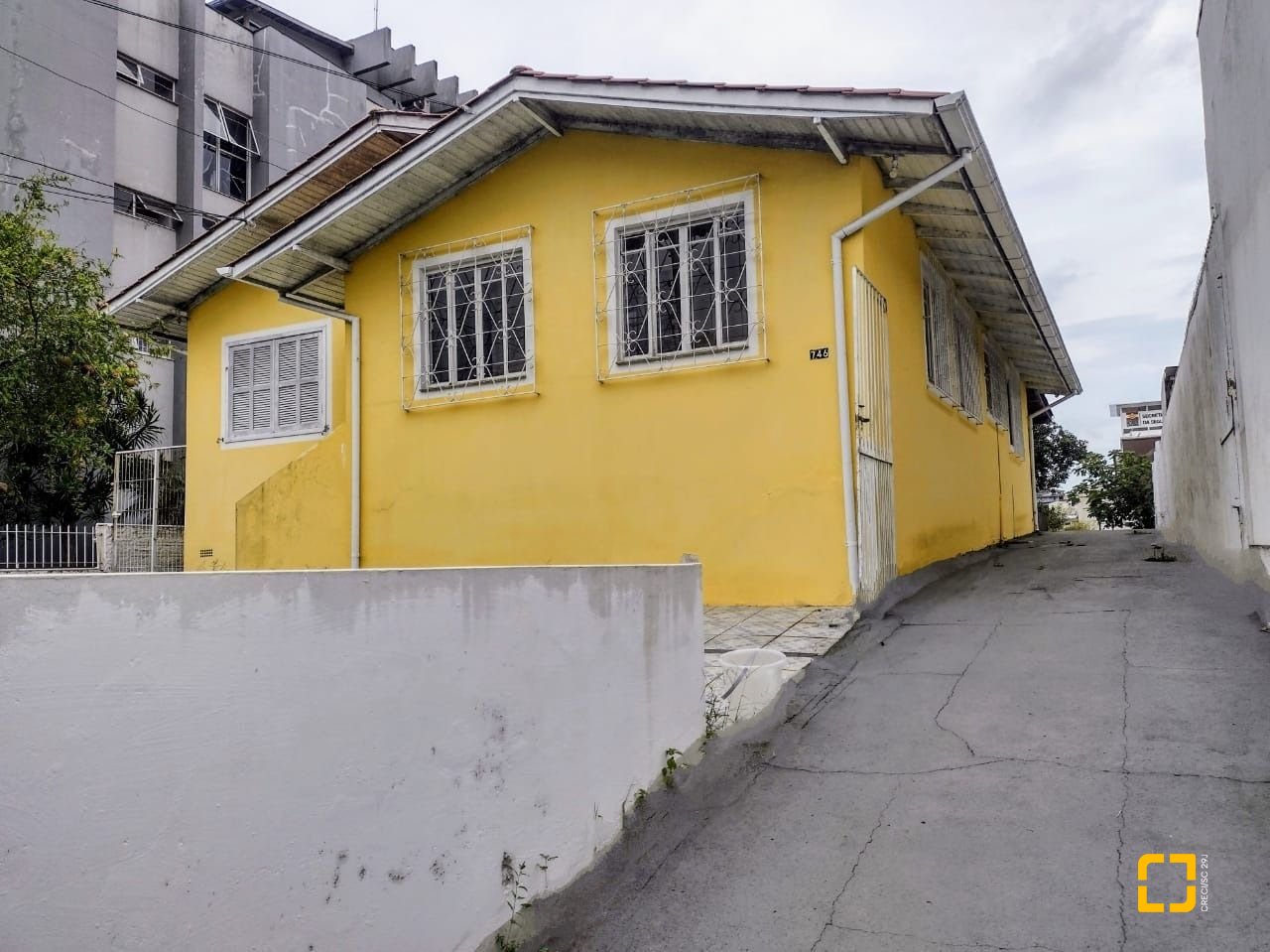 Casa com 169m², 4 quartos (sendo 1 suíte), 2 garagens, no bairro Capoeiras em Florianópolis