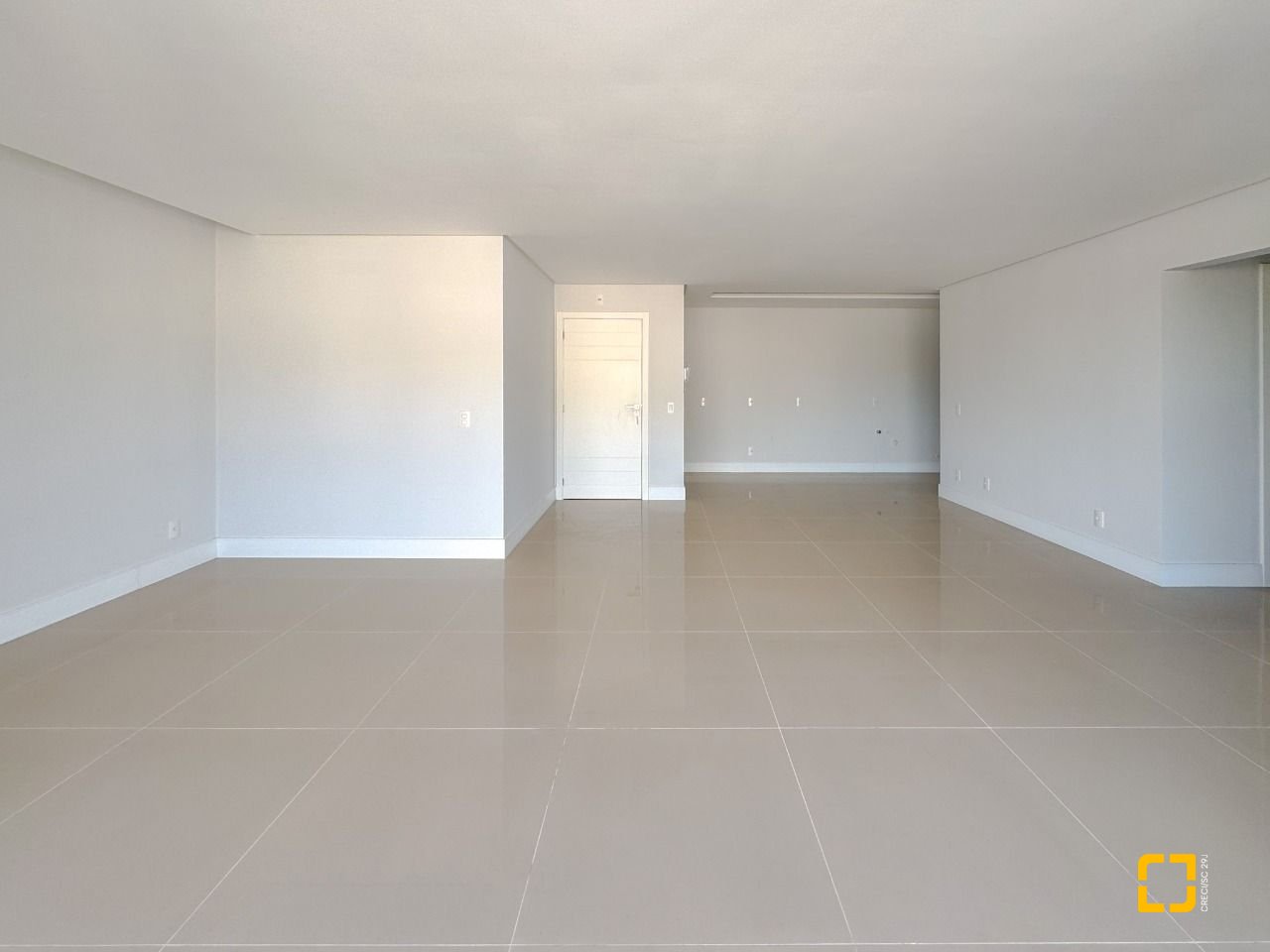 Apartamento com 123m², 5 quartos (sendo 2 suítes), 2 garagens, no bairro Beiramar em Florianópolis