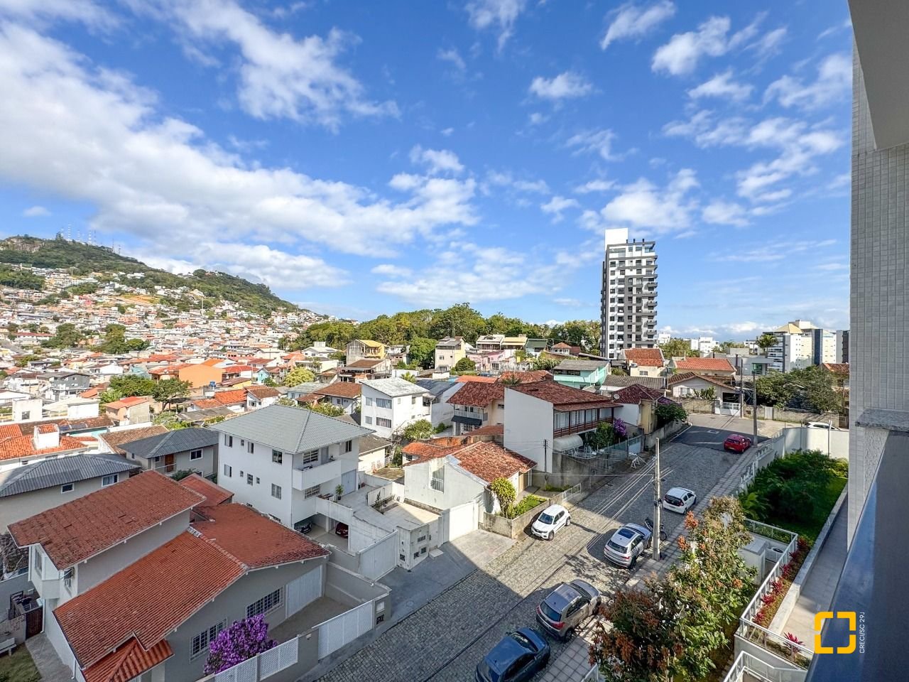 Apartamento com 123m², 5 quartos (sendo 2 suítes), 2 garagens, no bairro Beiramar em Florianópolis