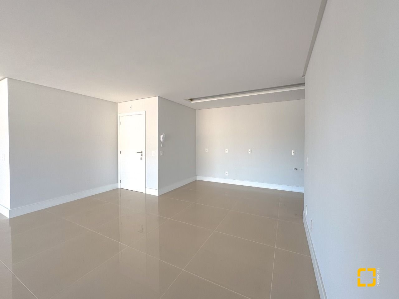 Apartamento com 123m², 5 quartos (sendo 2 suítes), 2 garagens, no bairro Beiramar em Florianópolis