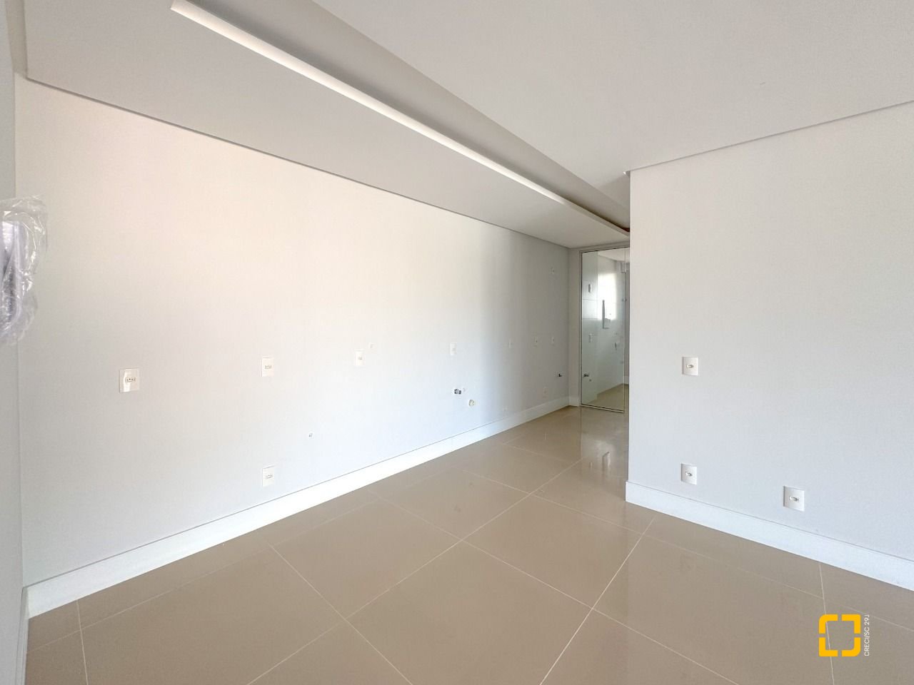 Apartamento com 123m², 5 quartos (sendo 2 suítes), 2 garagens, no bairro Beiramar em Florianópolis