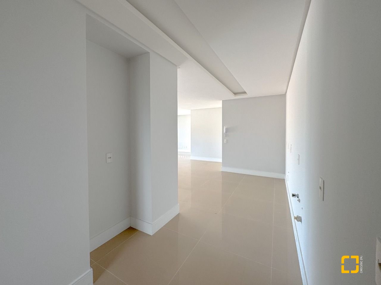 Apartamento com 123m², 5 quartos (sendo 2 suítes), 2 garagens, no bairro Beiramar em Florianópolis