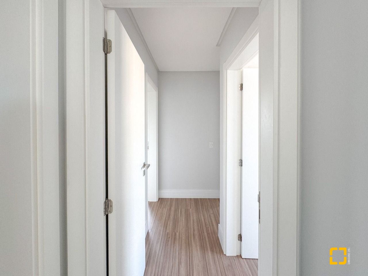 Apartamento com 123m², 5 quartos (sendo 2 suítes), 2 garagens, no bairro Beiramar em Florianópolis