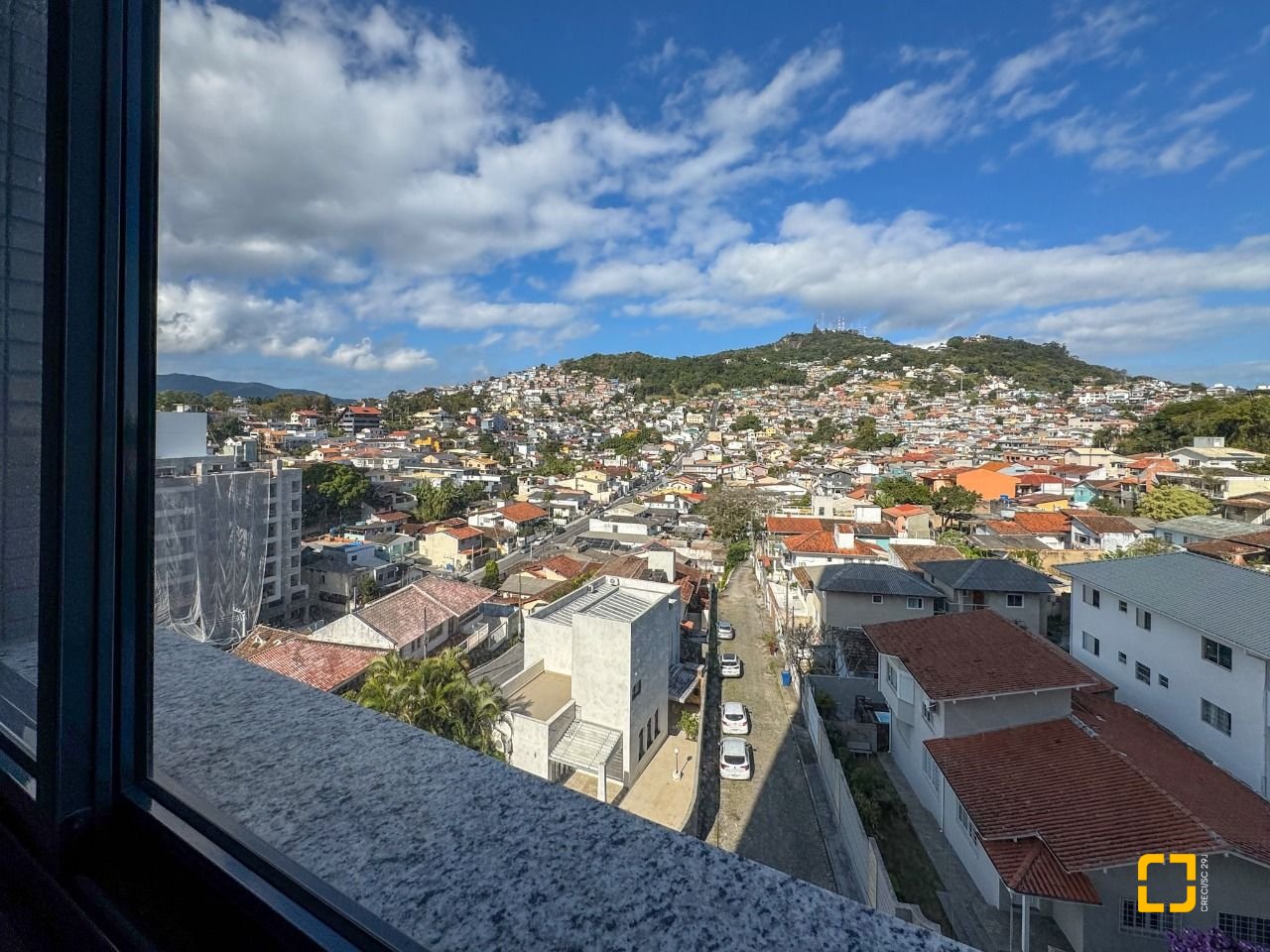 Apartamento com 123m², 5 quartos (sendo 2 suítes), 2 garagens, no bairro Beiramar em Florianópolis