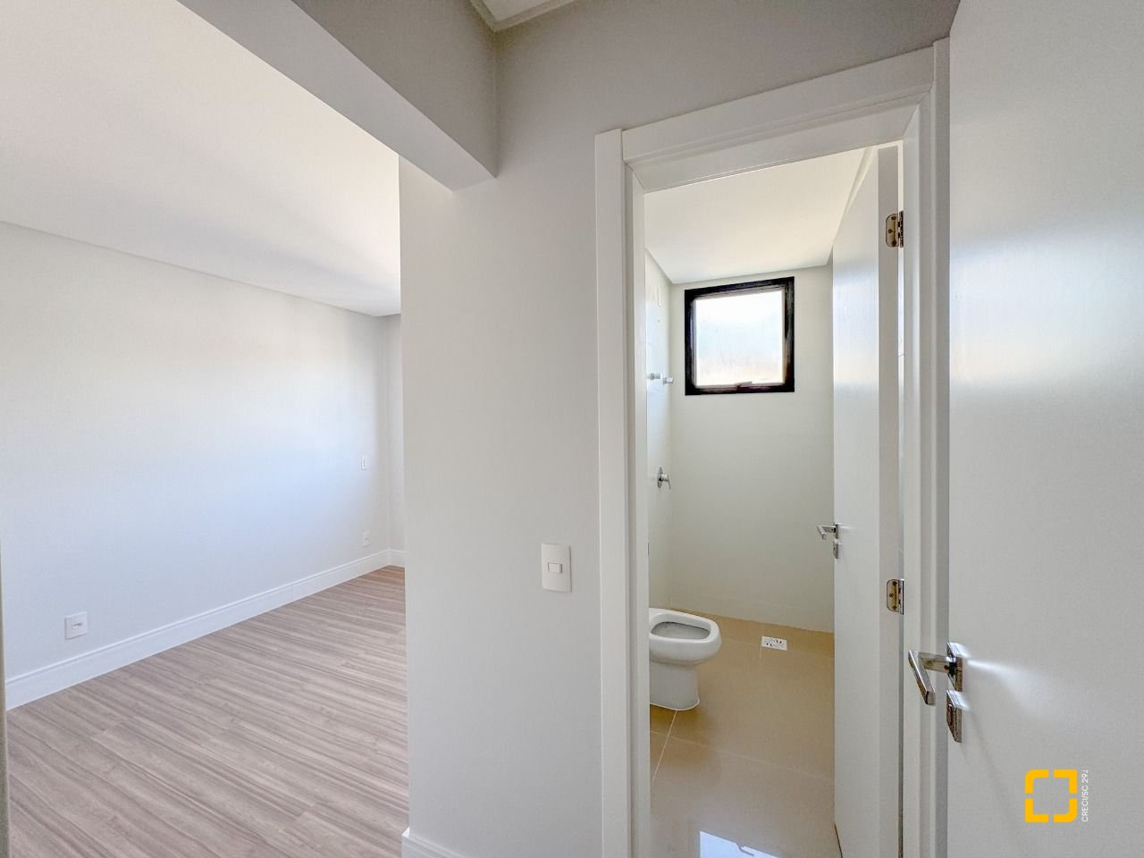Apartamento com 123m², 5 quartos (sendo 2 suítes), 2 garagens, no bairro Beiramar em Florianópolis