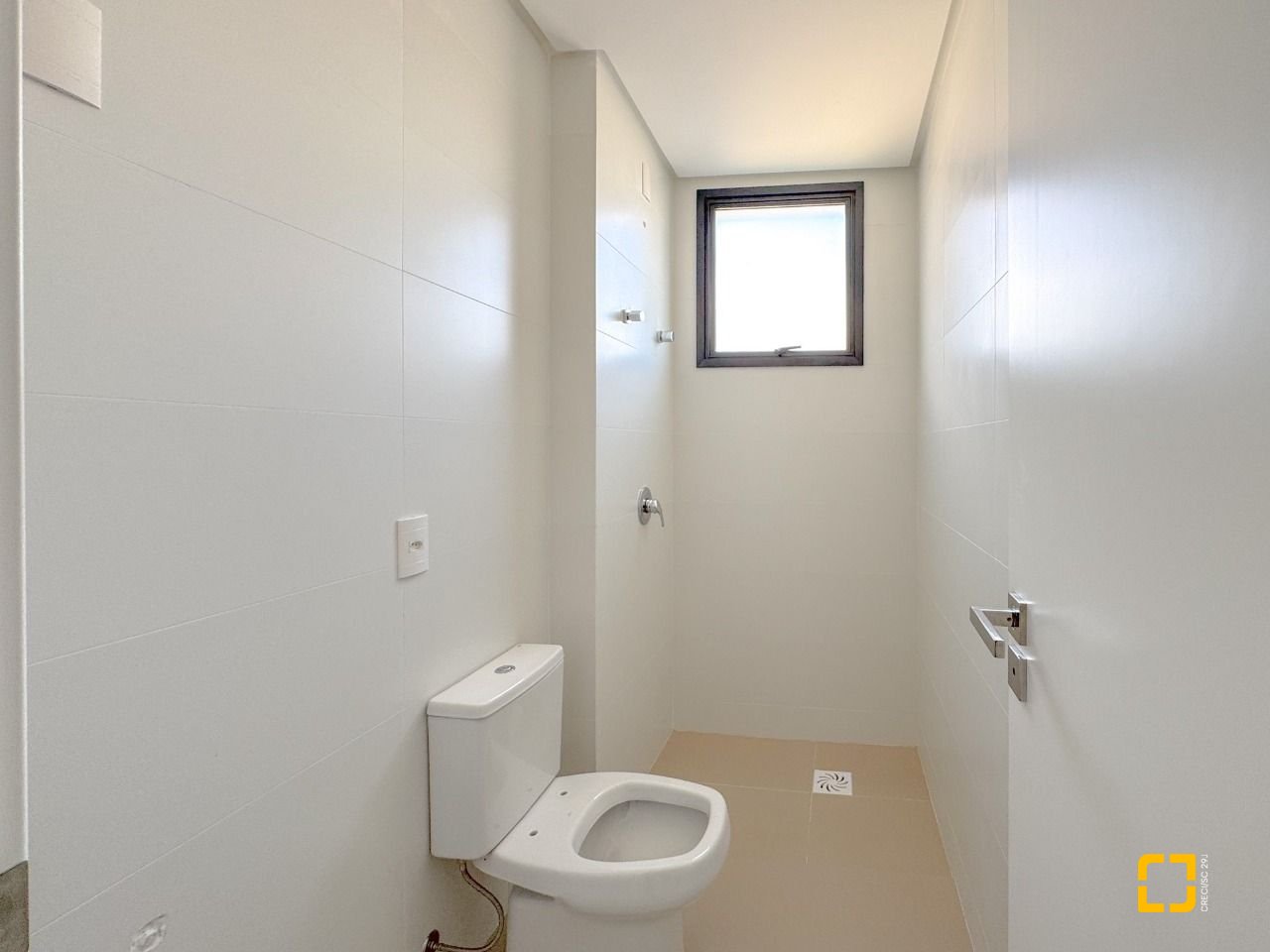 Apartamento com 123m², 5 quartos (sendo 2 suítes), 2 garagens, no bairro Beiramar em Florianópolis