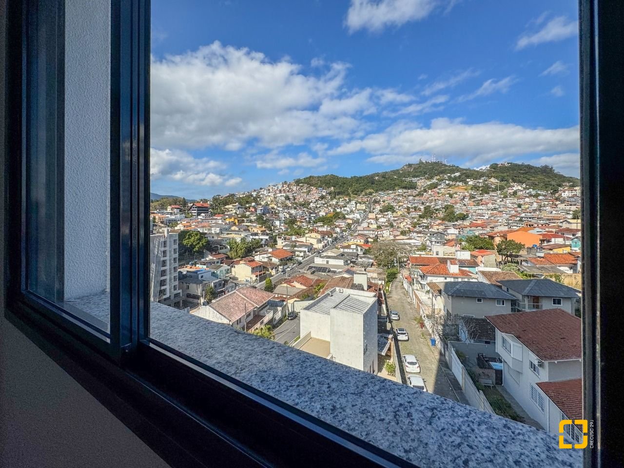 Apartamento com 123m², 5 quartos (sendo 2 suítes), 2 garagens, no bairro Beiramar em Florianópolis