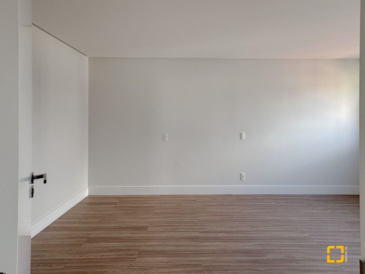 Apartamento com 123m², 5 quartos (sendo 2 suítes), 2 garagens, no bairro Beiramar em Florianópolis