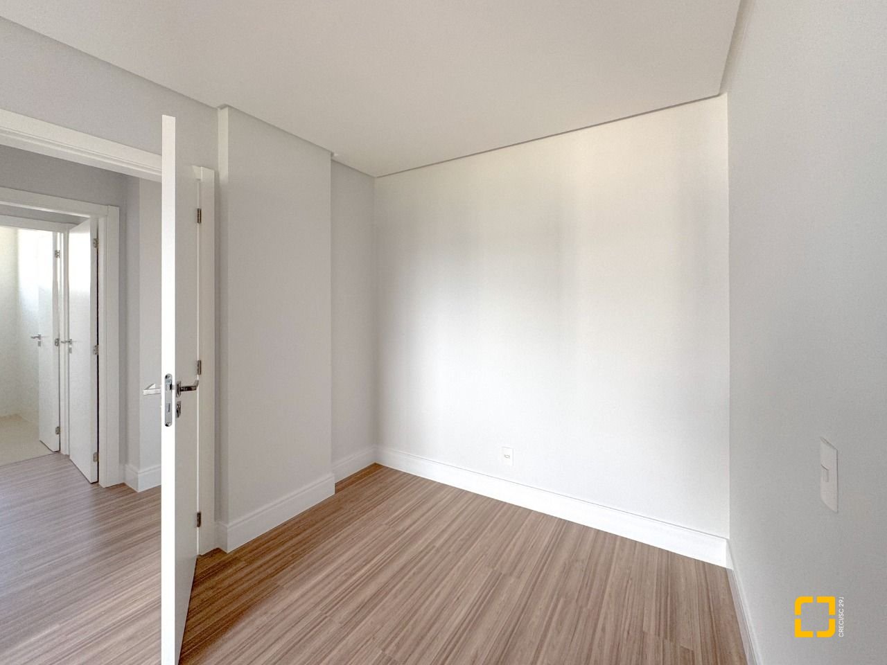 Apartamento com 123m², 5 quartos (sendo 2 suítes), 2 garagens, no bairro Beiramar em Florianópolis