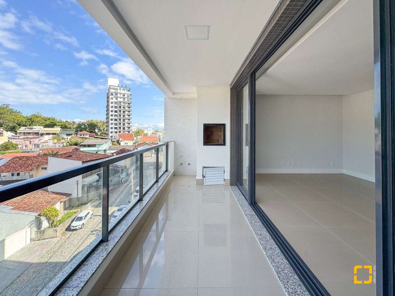 Apartamento com 123m², 5 quartos (sendo 2 suítes), 2 garagens, no bairro Beiramar em Florianópolis