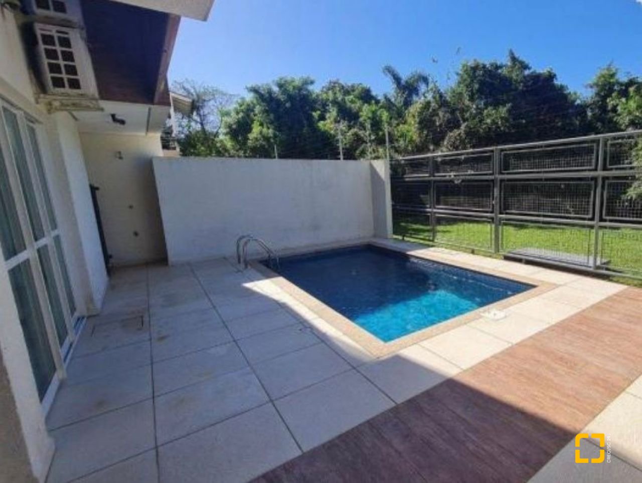 Apartamento com 138m², 4 quartos (sendo 2 suítes), 1 garagem, no bairro Campeche em Florianópolis