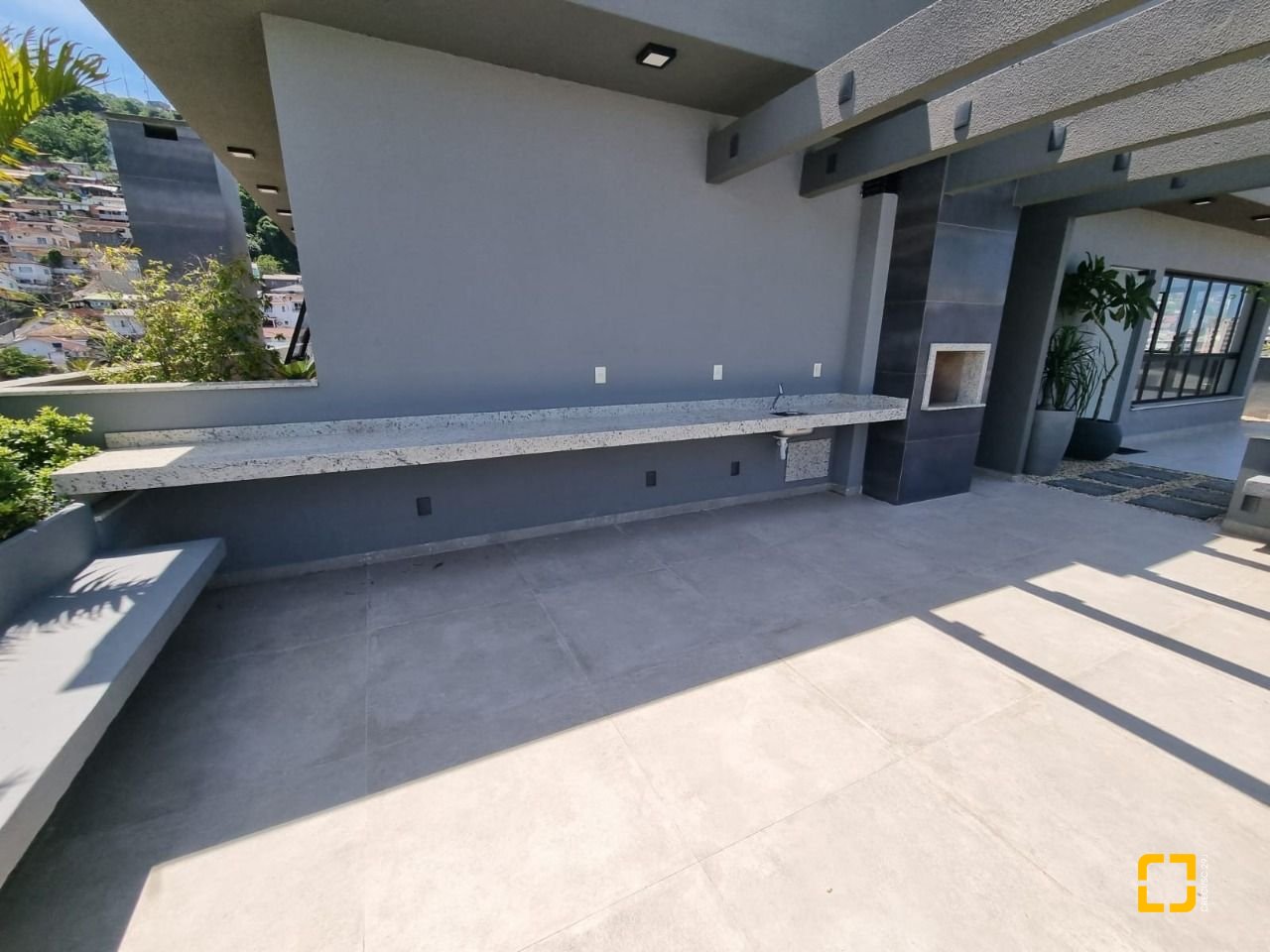 Apartamento com 39m², 1 quarto, 1 garagem, no bairro Centro em Florianópolis