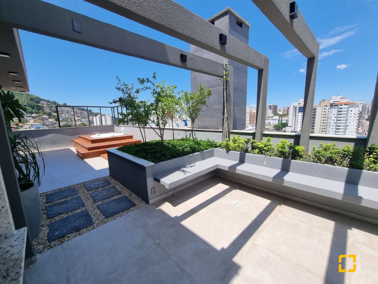 Apartamento com 39m², 1 quarto, 1 garagem, no bairro Centro em Florianópolis