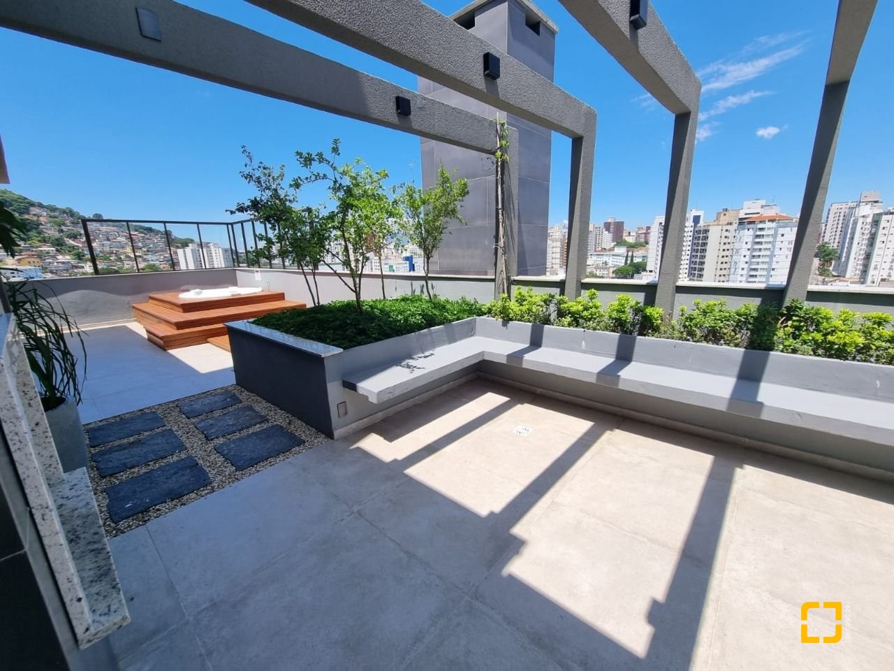Apartamento com 39m², 1 quarto, 1 garagem, no bairro Centro em Florianópolis