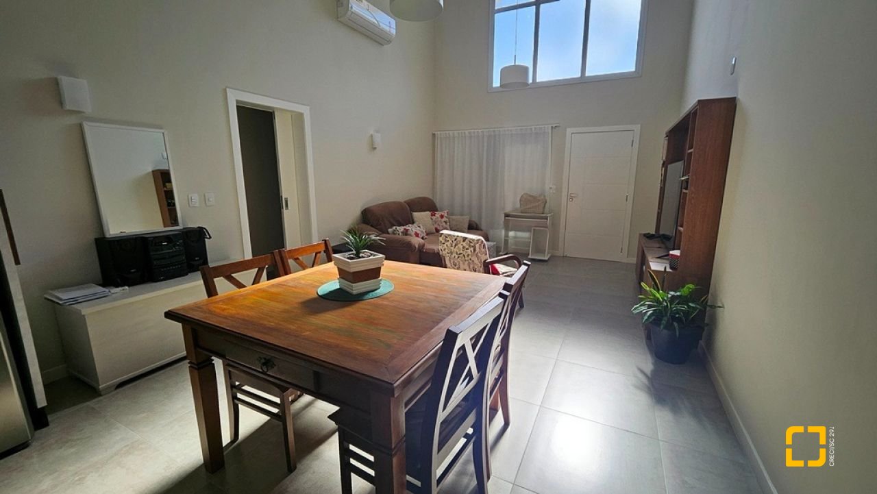 Casa de Condomínio com 158m², 4 quartos (sendo 1 suíte), 2 garagens, no bairro Vargem Grande em Florianópolis