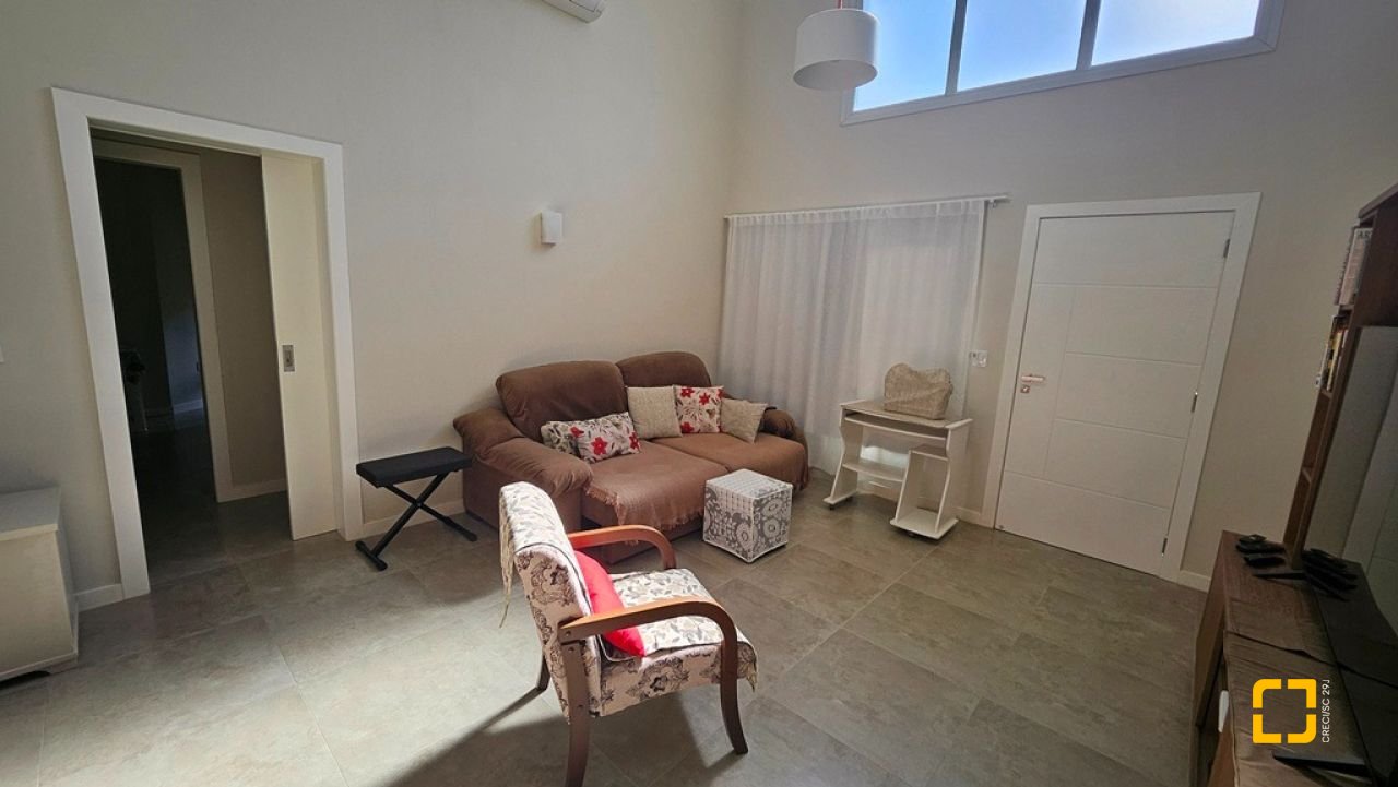 Casa de Condomínio com 158m², 4 quartos (sendo 1 suíte), 2 garagens, no bairro Vargem Grande em Florianópolis