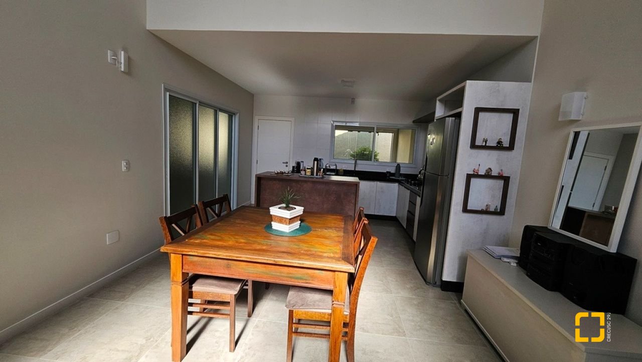 Casa de Condomínio com 158m², 4 quartos (sendo 1 suíte), 2 garagens, no bairro Vargem Grande em Florianópolis