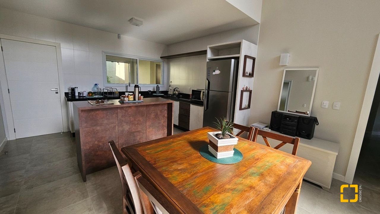 Casa de Condomínio com 158m², 4 quartos (sendo 1 suíte), 2 garagens, no bairro Vargem Grande em Florianópolis