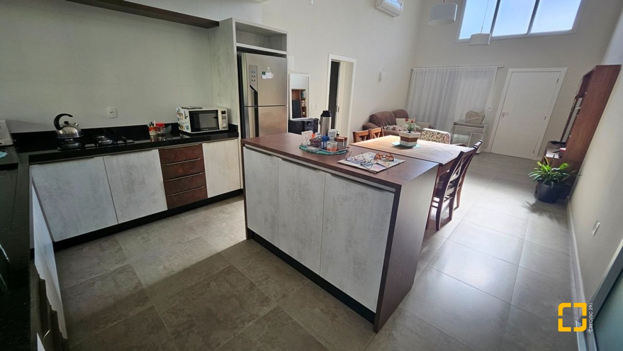 Casa de Condomínio com 158m², 4 quartos (sendo 1 suíte), 2 garagens, no bairro Vargem Grande em Florianópolis