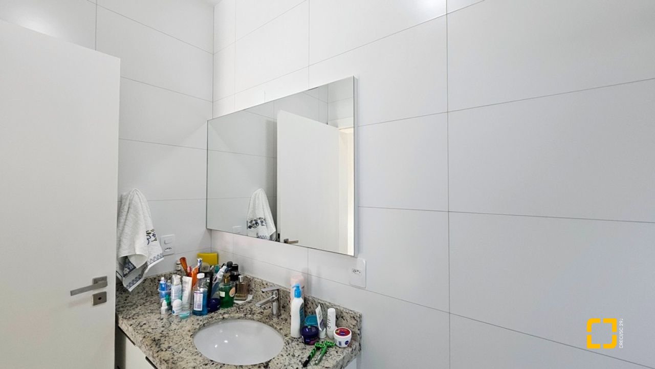 Casa de Condomínio com 158m², 4 quartos (sendo 1 suíte), 2 garagens, no bairro Vargem Grande em Florianópolis