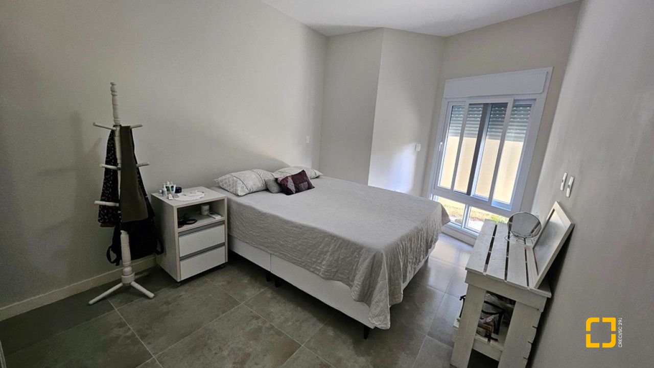 Casa de Condomínio com 158m², 4 quartos (sendo 1 suíte), 2 garagens, no bairro Vargem Grande em Florianópolis