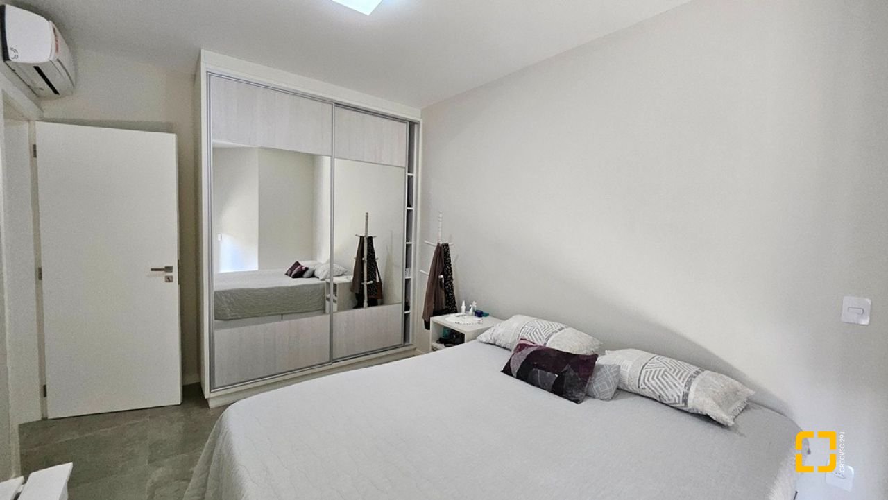 Casa de Condomínio com 158m², 4 quartos (sendo 1 suíte), 2 garagens, no bairro Vargem Grande em Florianópolis