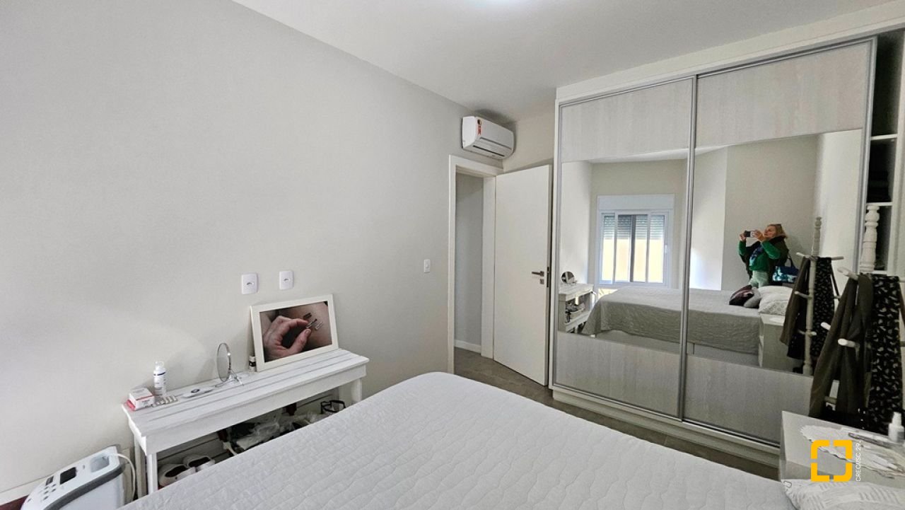 Casa de Condomínio com 158m², 4 quartos (sendo 1 suíte), 2 garagens, no bairro Vargem Grande em Florianópolis