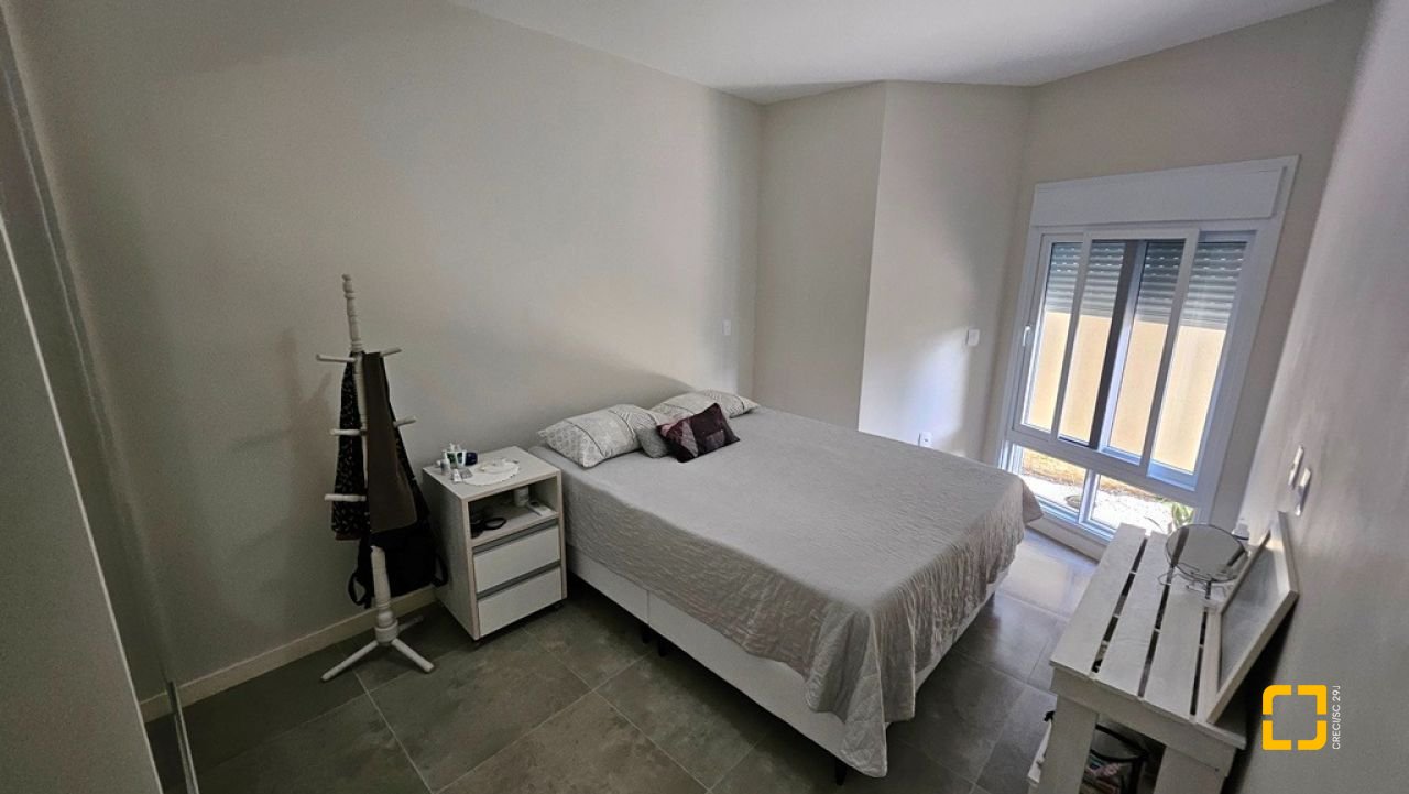 Casa de Condomínio com 158m², 4 quartos (sendo 1 suíte), 2 garagens, no bairro Vargem Grande em Florianópolis