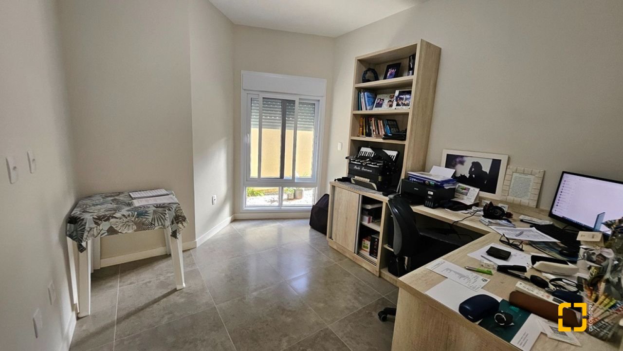 Casa de Condomínio com 158m², 4 quartos (sendo 1 suíte), 2 garagens, no bairro Vargem Grande em Florianópolis