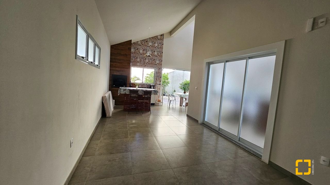 Casa de Condomínio com 158m², 4 quartos (sendo 1 suíte), 2 garagens, no bairro Vargem Grande em Florianópolis