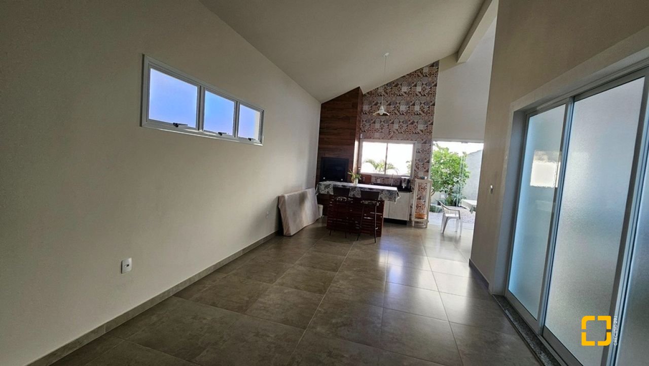 Casa de Condomínio com 158m², 4 quartos (sendo 1 suíte), 2 garagens, no bairro Vargem Grande em Florianópolis