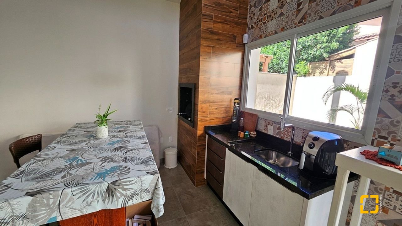 Casa de Condomínio com 158m², 4 quartos (sendo 1 suíte), 2 garagens, no bairro Vargem Grande em Florianópolis