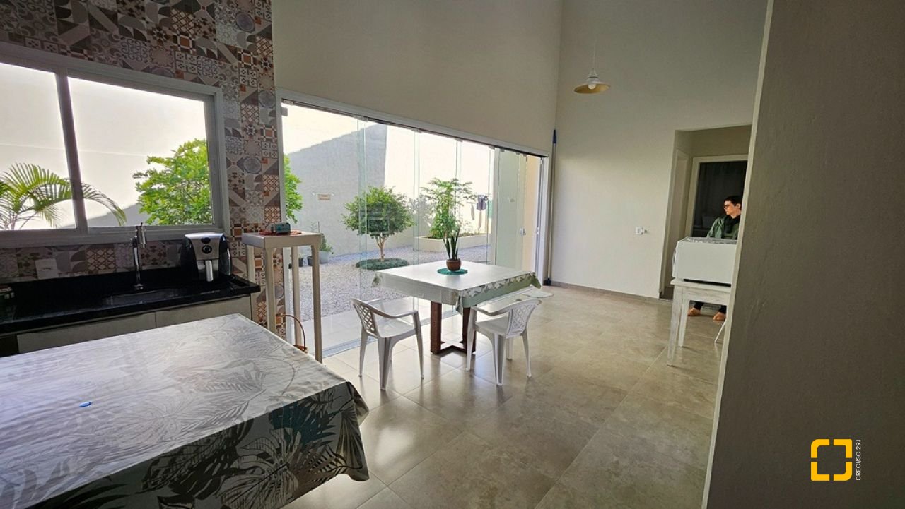 Casa de Condomínio com 158m², 4 quartos (sendo 1 suíte), 2 garagens, no bairro Vargem Grande em Florianópolis