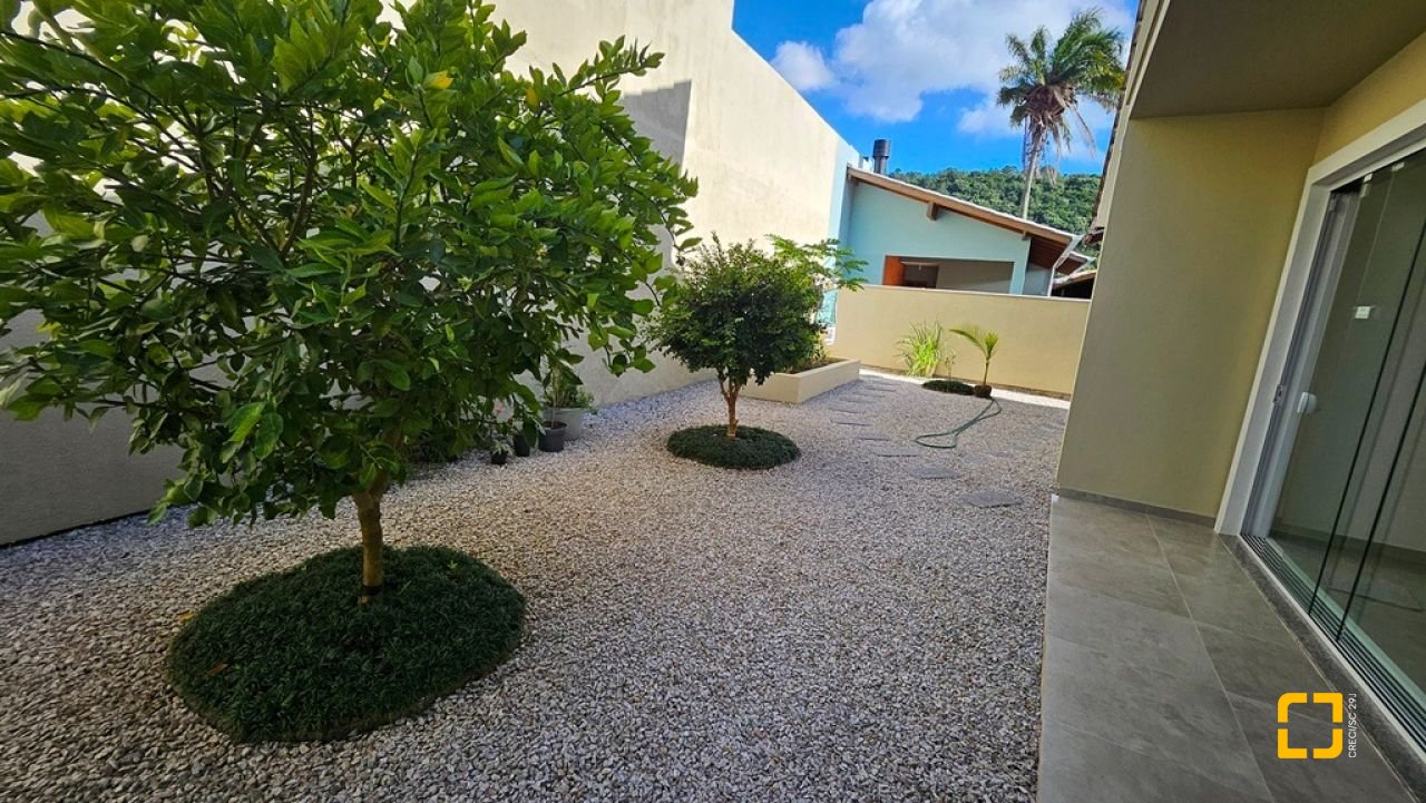 Casa de Condomínio com 158m², 4 quartos (sendo 1 suíte), 2 garagens, no bairro Vargem Grande em Florianópolis