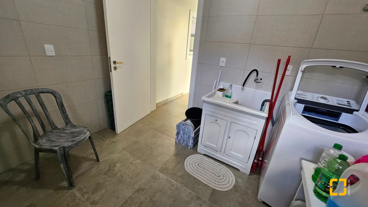 Casa de Condomínio com 158m², 4 quartos (sendo 1 suíte), 2 garagens, no bairro Vargem Grande em Florianópolis