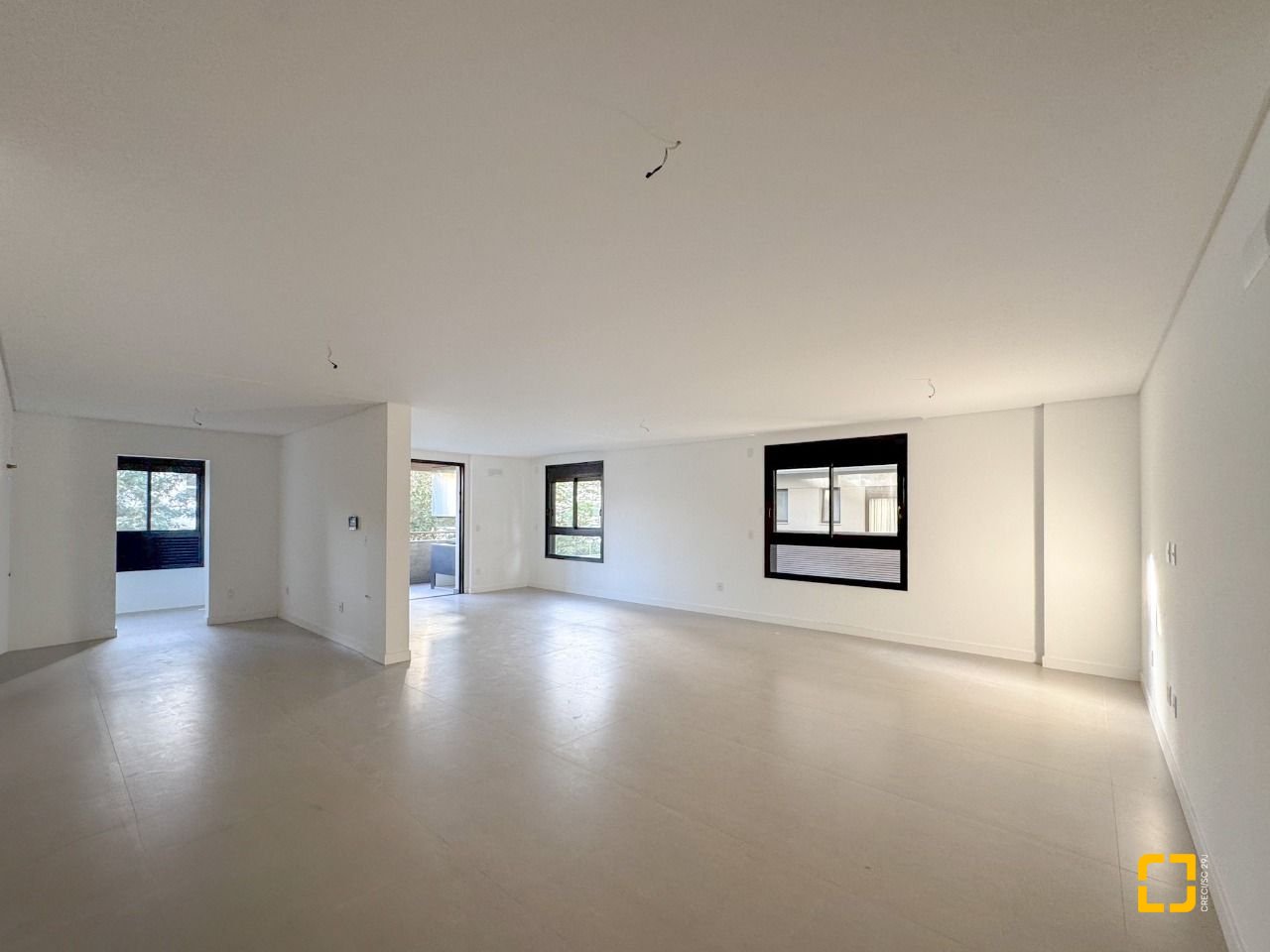 Apartamento com 210m², 8 quartos (sendo 4 suítes), 2 garagens, no bairro Jurerê em Florianópolis