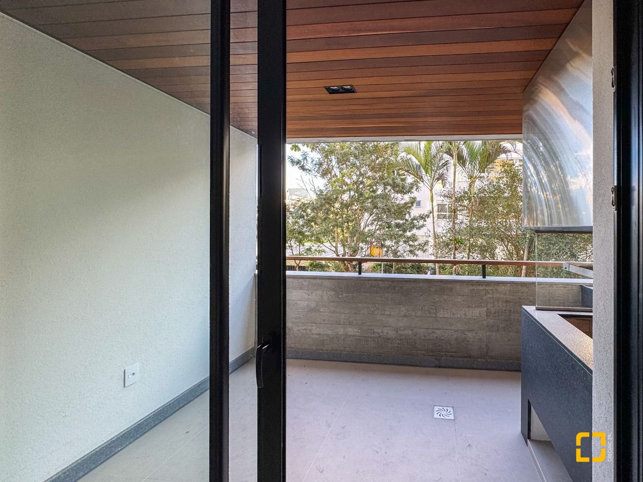 Apartamento com 210m², 8 quartos (sendo 4 suítes), 2 garagens, no bairro Jurerê em Florianópolis