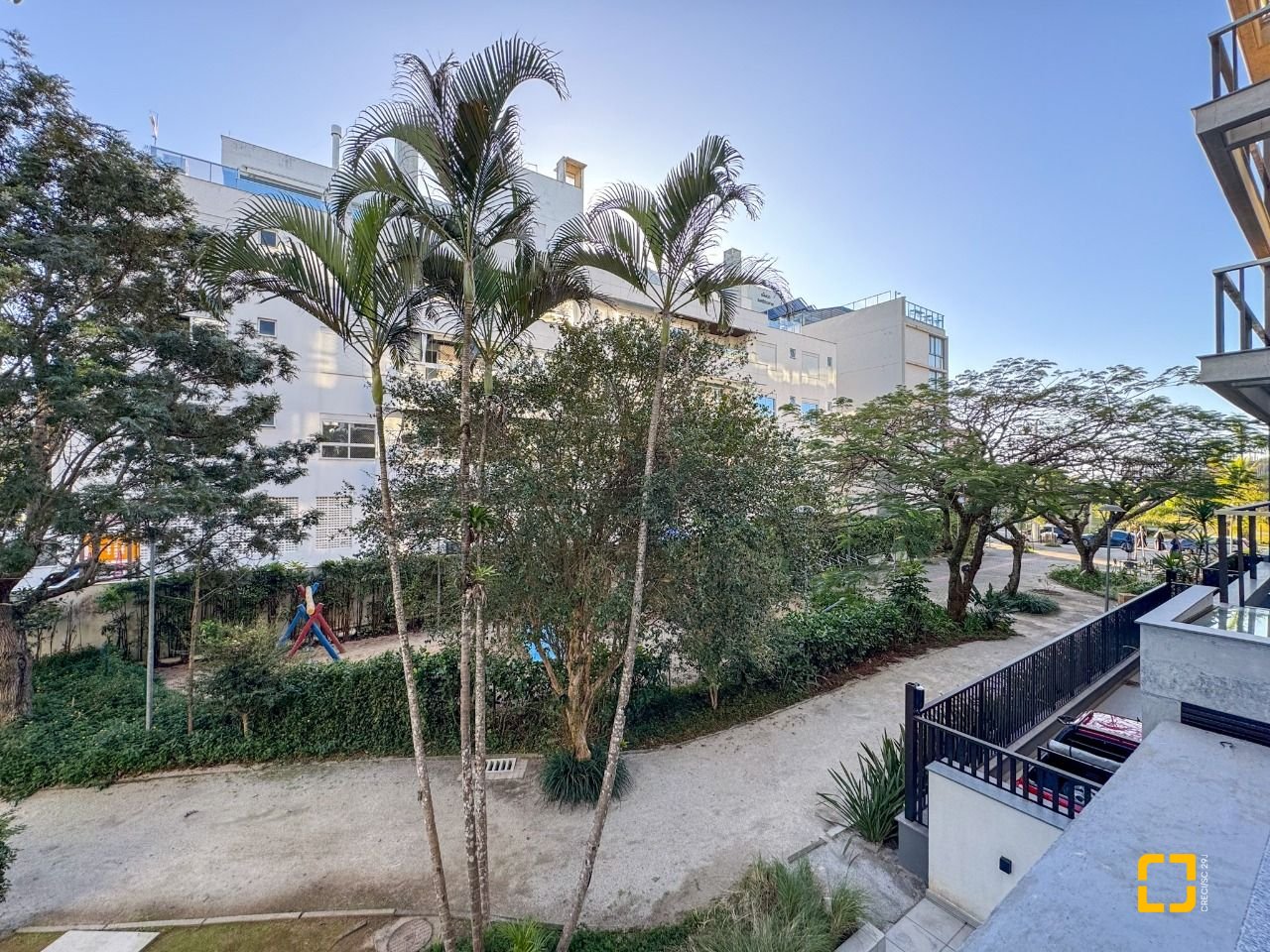 Apartamento com 210m², 8 quartos (sendo 4 suítes), 2 garagens, no bairro Jurerê em Florianópolis