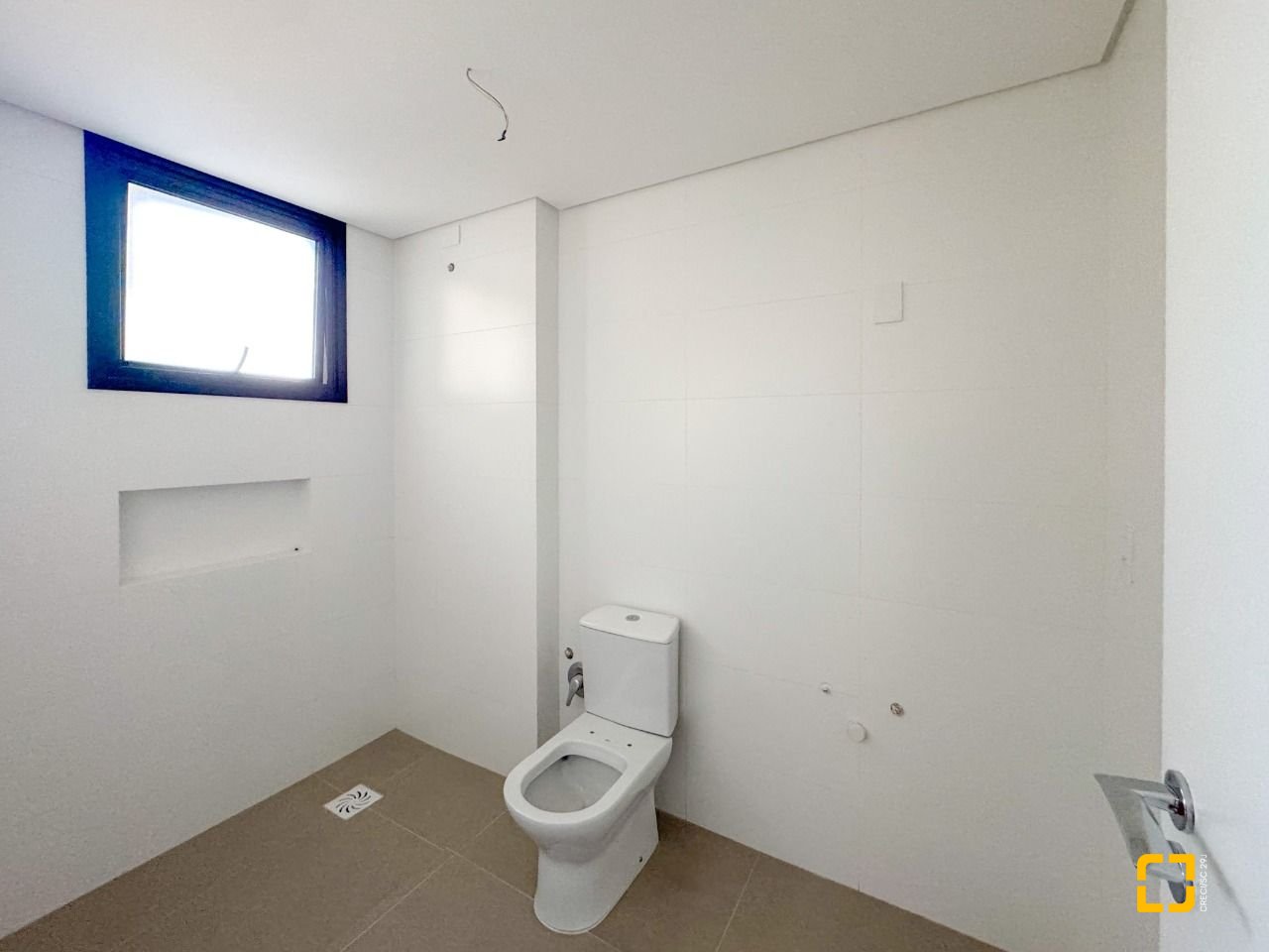 Apartamento com 210m², 8 quartos (sendo 4 suítes), 2 garagens, no bairro Jurerê em Florianópolis