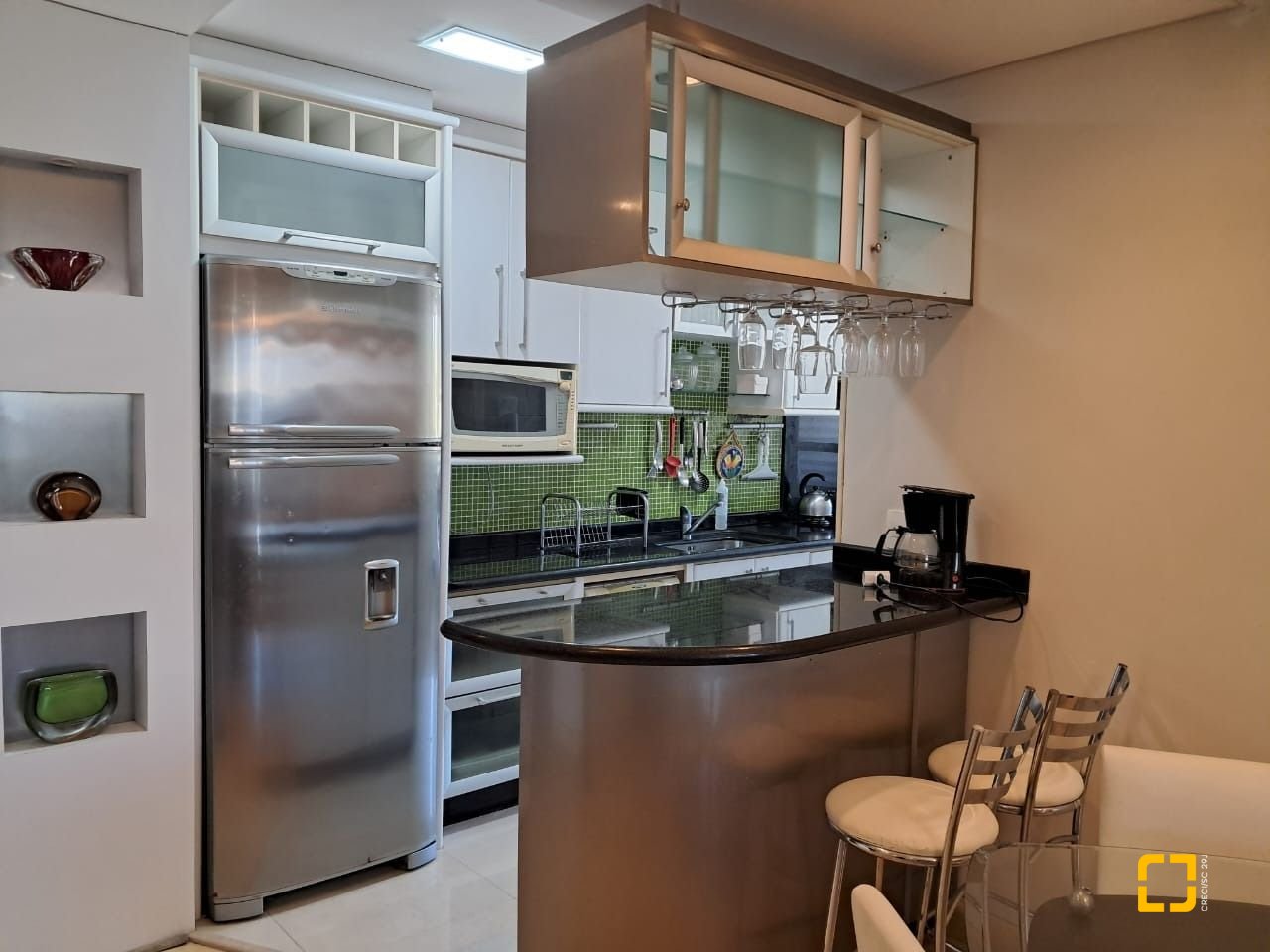 Apartamento com 123m², 4 quartos (sendo 1 suíte), 2 garagens, no bairro Canasvieiras em Florianópolis