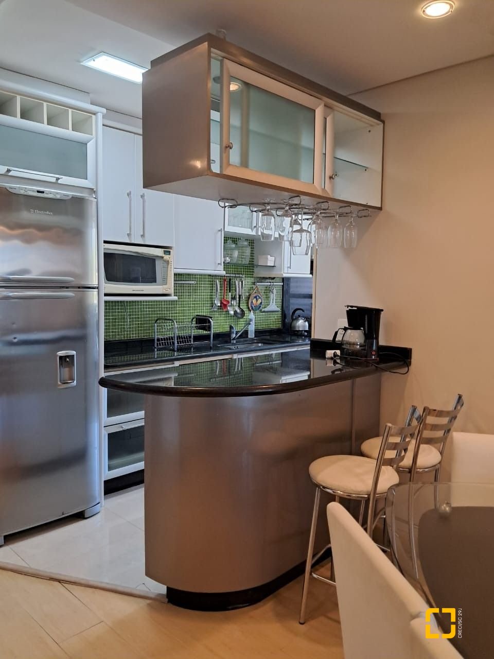 Apartamento com 123m², 4 quartos (sendo 1 suíte), 2 garagens, no bairro Canasvieiras em Florianópolis