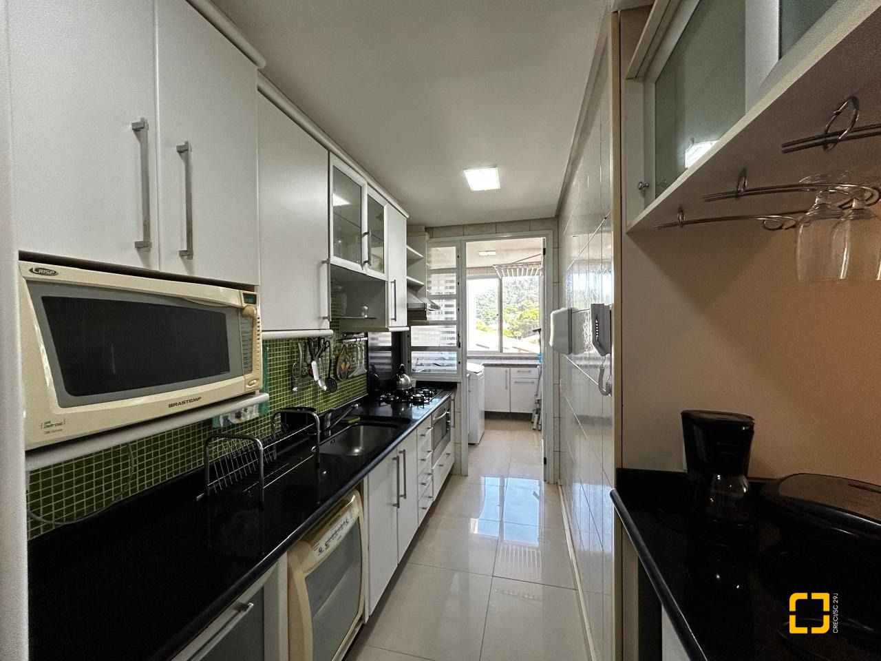Apartamento com 123m², 4 quartos (sendo 1 suíte), 2 garagens, no bairro Canasvieiras em Florianópolis